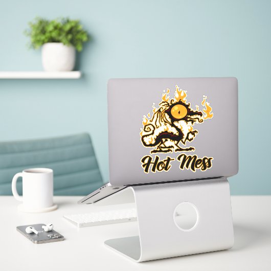 Hot Mess Crispy Dragon Aufkleber (Laptop auf Schreibtisch)