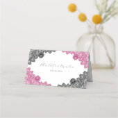 Hot Pink and Black Floral Lace Wedding Platzkarte (Rückseite)
