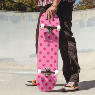 Hot Pink auf rosa Polka Dots Design Skateboard