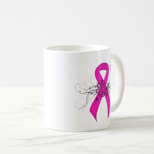 Hot Pink Awareness Band mit Butterfly Kaffeetasse (VorderseiteRechts)