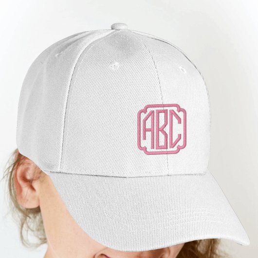 Hot-Pink-bestickte Hat-Monogramm auf weißer Kappe