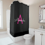Hot Pink Black Girl Monogram Name Modern Duschvorhang<br><div class="desc">Schwarz und Heiß rosa Monogramm Name Badezimmer Duschvorhang. Das macht den perfekten 16 Geburtstag,  Hochzeit,  Brautparty,  Jubiläum,  Babydusche oder Junggeselinnen-Abschied Geschenk für jemanden,  der Lieben glamourösen Luxus und schicke Stile.</div>