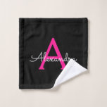Hot Pink Black Girl Script Monogram Name Waschlappen<br><div class="desc">Schwarz und Heiß rosa einfache Script Monogram Name Badetuch. Das macht den perfekten 16 Geburtstag,  Hochzeit,  Brautparty,  Jubiläum,  Babydusche oder Junggeselinnen-Abschied Geschenk für jemanden,  der Lieben glamourösen Luxus und schicke Stile.</div>