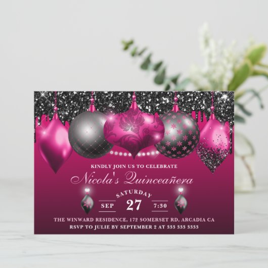 Hot Pink & Black Glitzer Baubles Quinceanera Einladung (Stehend Vorderseite)