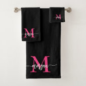 Hot Pink Black Modern Script Name Girl Monogram Badhandtuch Set (Insitu)