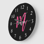 Hot Pink Black Modern Script Name Girl Monogram Große Wanduhr (Winkel)