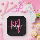 Hot Pink Black Modern Script Name Girl Monogram Pappteller (Party)