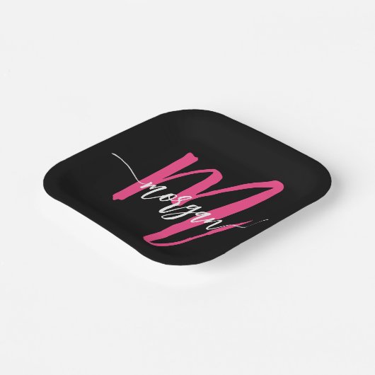 Hot Pink Black Modern Script Name Girl Monogram Pappteller (Gewinkelt)