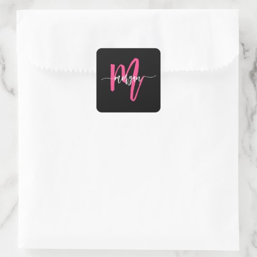 Hot Pink Black Modern Script Name Girl Monogram Quadratischer Aufkleber (Tasche)