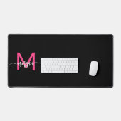 Hot Pink Black Modern Script Name Girl Monogram Schreibtischunterlage (Tastatur & Maus)