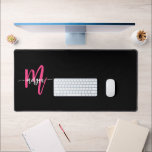 Hot Pink Black Modern Script Name Girl Monogram Schreibtischunterlage<br><div class="desc">Erweitern Sie Ihren Arbeitsbereich mit unserer Hot Pink Modern Script Girly Monogram Name Desk Mat! Diese Schreibtischmatte mit einem kühnen, rosa Design ist mit Ihrem Namen in einem schicken, modernen Drehbuch für eine benutzerdefinierte Touch personalisiert. Aus hochwertigen, langlebigen Materialien gefertigt, bietet es eine glatte, komfortable Oberfläche zum Schreiben und Verwenden...</div>