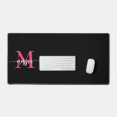Hot Pink Black Modern Script Name Girl Monogram Schreibtischunterlage (Tastatur & Maus)