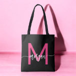 Hot Pink Black Modern Script Name Girl Monogram Tasche<br><div class="desc">Tragen Sie Ihr Wesentliches stilvoll mit unserem Hot Pink Modern Script Girly Monogram Name Tote Bag! Diese Tasche ist mit einem kühnen, rosa Design personalisiert und in einem schicken, modernen Drehbuch für ein trendiges, individuelles Aussehen gehalten. Ideal für Einkäufe, Schulen oder den Alltag, bietet es viel Platz und eine langlebige...</div>