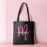 Hot Pink Black Modern Script Name Girl Monogram Tasche<br><div class="desc">Tragen Sie Ihr Wesentliches stilvoll mit unserem Hot Pink Modern Script Girly Monogram Name Tote Bag! Diese Tasche ist mit einem kühnen, rosa Design personalisiert und in einem schicken, modernen Drehbuch für ein trendiges, individuelles Aussehen gehalten. Ideal für Einkäufe, Schulen oder den Alltag, bietet es viel Platz und eine langlebige...</div>