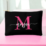 Hot Pink Black Monogram Name Girl's Script Zubehörtasche<br><div class="desc">Organisieren Sie Ihre Essentials stilvoll mit unserem Hot Pink Monogram Name Girl's Script Accessory Pouch! Mit seinem kühnen, rosa Design ist dieser Beutel mit Ihrem Namen in einem eleganten Script-Schriftart personalisiert für eine schicke, individuelle Touch. Perfekt für die Lagerung von Kosmetika, Schreibwaren oder kleinen Accessoires, kombiniert es Praktikabilität mit Flair....</div>