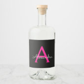 Hot Pink Black Script Name der Girl Monogram Alkoholflaschenetikett (Vorderseite)