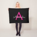 Hot Pink Black Script Name der Girl Monogram Fleecedecke<br><div class="desc">Schwarz und Heiß rosa Monogramm Name Fleece Blanket. Das macht den perfekten 16 Geburtstag,  Hochzeit,  Brautparty,  Jubiläum,  Babydusche oder Junggeselinnen-Abschied Geschenk für jemanden,  der Lieben glamourösen Luxus und schicke Stile.</div>