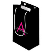 Hot Pink Black Script Name der Girl Monogram Kleine Geschenktüte (Vorderseite Schrägansicht)