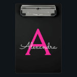Hot Pink Black Script Name der Girl Monogram Mini Klemmbrett<br><div class="desc">Planungs-Zwischenablage für schwarze und rosa Namen. Das macht den perfekten 16 Geburtstag,  Hochzeit,  Brautparty,  Jubiläum,  Babydusche oder Junggeselinnen-Abschied Geschenk für jemanden,  der Lieben glamourösen Luxus und schicke Stile.</div>