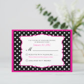 Hot Pink Black & White Polka Dot Wedding RSVP (Stehend Vorderseite)