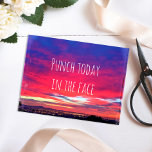 Hot Pink Blue Coast Sunset Punch heute Angebot Postkarte<br><div class="desc">Es ist das Ende des Tages und manchmal muss man einfach kämpfen! "Stöbern Sie heute ins Gesicht", denn alles ist möglich, wenn Sie sich erst einmal dafür entschieden haben. Werden Sie inspiriert, wenn Sie diese Fotografie leer in der Grußkarte eines atemberaubenden Sonnenaufgangs von heißen pinks, orangen, violetten und cornblumengeschmückten Blues....</div>