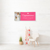 Hot Pink Bold Calligraphy Foto Abschluss Banner (Insitu)