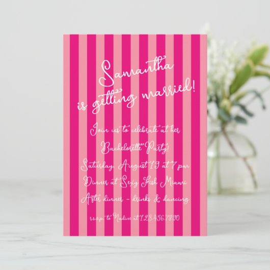 Hot Pink Bold Stripes Script-Junggeselinnen-Abschi Einladung (Stehend Vorderseite)