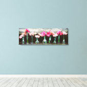 Hot Pink Daisy Leinwanddruck (Insitu (Holzboden))