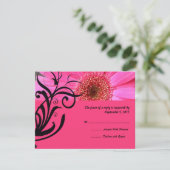 Hot Pink Daisy Wedding RSVP Karte (Stehend Vorderseite)