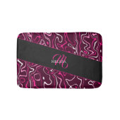 Hot pink damascus abstract swirls Custom Monogram Badematte (Vorderseite)