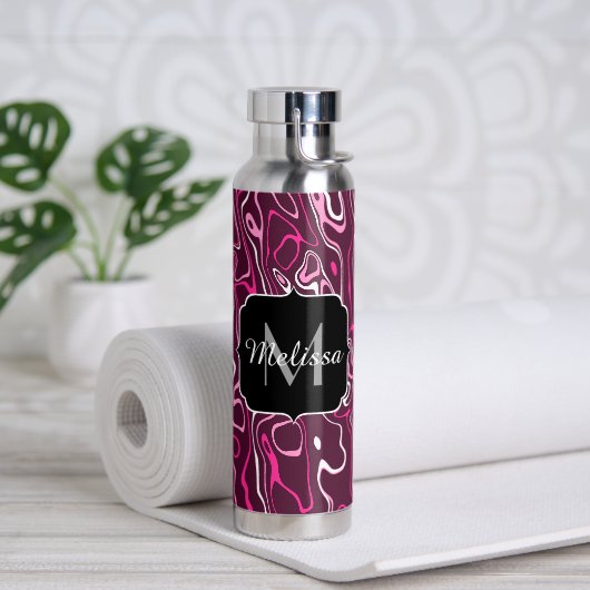 Hot pink damascus abstract swirls Custom Monogram Trinkflasche (Yoga (gedreht))