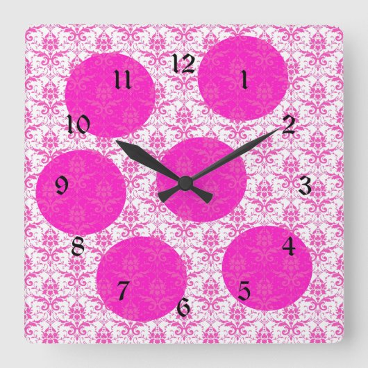 Hot Pink Damask mit Pink Polka Docks Quadratische Wanduhr (Vorderseite)