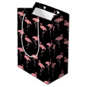 Hot Pink Flamingo Flock Tropical Design Mittlere Geschenktüte (Rückseite Schrägansicht)