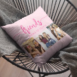 Hot Pink Friends 3 Foto Freundschaftskollektion Kissen<br><div class="desc">Feiern Sie Ihre Freundschaft mit dem Friends 3 Foto Friendship Collage Throw Kissen. Dieses personalisierte Kissen besticht durch eine wunderschön gestaltete Collage aus drei hochgeschätzten Fotos, in der Sie mit Ihren Freunden besondere Momente erleben. Aus hochwertigen Materialien gefertigt, fügt es jedem Raum eine stilvolle und sentimentale Touch hinzu. Dieses Kopfkissen...</div>