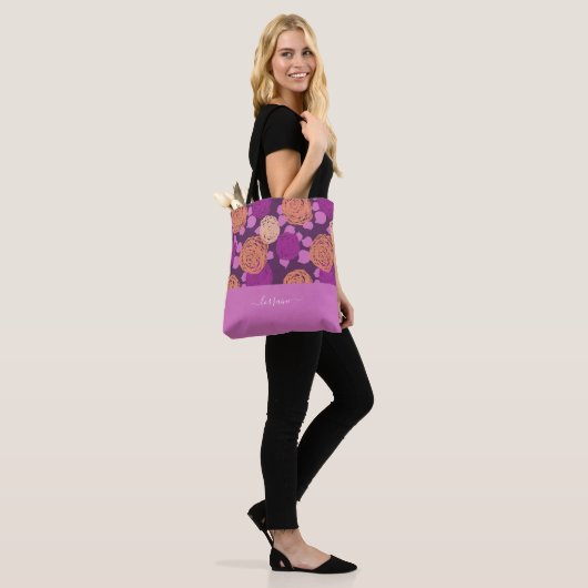 Hot Pink Fuchsia Rose Monogramm Individuelle Name Tasche (Am Model)