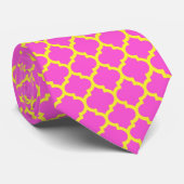 Hot Pink, gelb marokkanisches Quatrefolienmuster # Krawatte (Gerollt)