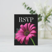 Hot Pink Gerber Daisy Wedding RSVP Postcard Einladungspostkarte (Stehend Vorderseite)