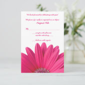 Hot Pink Gerbera Daisy White Wedding RSVP Card Karte (Stehend Vorderseite)