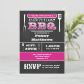 Hot Pink GRILLEN Birthday Chalkboard Einladung (Stehend Vorderseite)