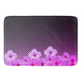 Hot-Pink-Hibiskus auf Schwarz und Rosa überprüft Badematte (Vorderseite)