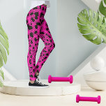 Hot Pink Leopard Safari Print Leggings<br><div class="desc">Die Leopardendrucke von Hot Pink Safari sind eine kühne und modische Wahl mit einem lebhaften Hot Pink Hintergrund und einem aufwändigen Leopardenmuster. Die einzigartige Kombination aus der auffallenden Hot Pink-Farbe und dem klassischen Leopardenprint schafft eine faszinierende Fusion moderner und animalistischer Ästhetik. Diese Leggings sind vielseitig und eignen sich sowohl für...</div>