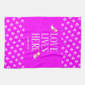 Hot Pink | LIEBE LEBT HIER | Stilvoll anpassbar Geschirrtuch (Horizontal)