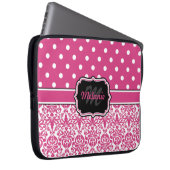 Hot Pink Mit Monogramm Damask Polka Dot Laptopschutzhülle (Vorne Rechts)