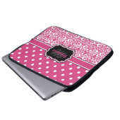 Hot Pink Mit Monogramm Damask Polka Dot Laptopschutzhülle (Vorne Knopf)