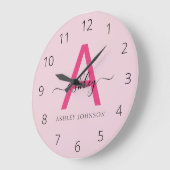 Hot Pink Modern Script Girl Monogram Name Große Wanduhr (Winkel)
