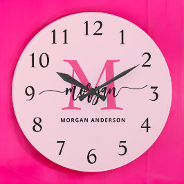 Hot Pink Modern Script Girl Monogram Name Große Wanduhr