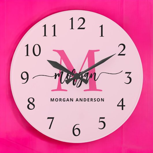 Hot Pink Modern Script Girl Monogram Name Große Wanduhr