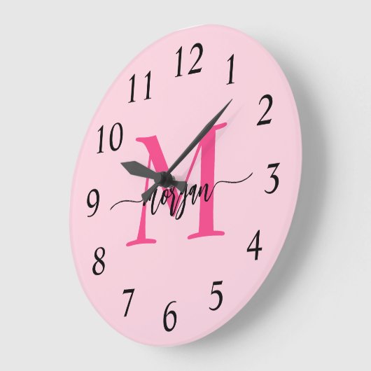 Hot Pink Modern Script Girl Monogram Name Große Wanduhr (Winkel)