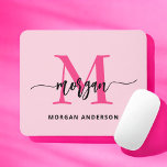 Hot Pink Modern Script Girl Monogram Name Mousepad<br><div class="desc">Fügen Sie Ihrem Arbeitsbereich mit unserem Hot Pink Modern Script Girly Monogram Name Mouse Pad einen Pop Farbe hinzu! Dieses Mouse-Pad vereint Stil mit Praxisnähe und zeichnet sich durch ein lebhaftes, rosa Design aus, das mit Ihrem Namen in einem schicken, modernen Drehbuch personalisiert ist. Die glatte Oberfläche sorgt für präzise...</div>