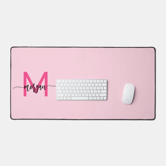 Hot Pink Modern Script Girl Monogram Name Schreibtischunterlage (Tastatur & Maus)